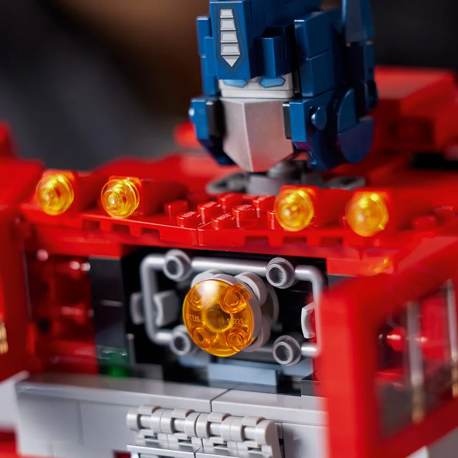 LEGO Icons 10302 - Optimus Prime - Görsel 4