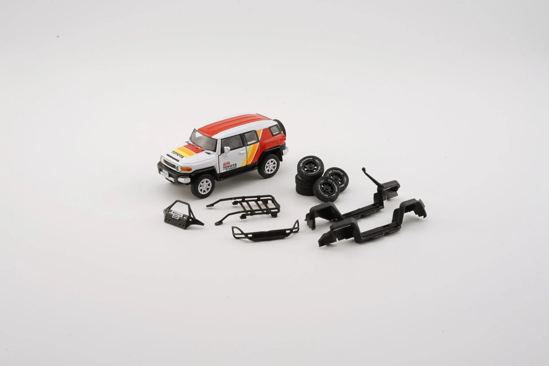 BM Creations 1/64 - Toyota 2015 FJ Cruiser - White w/logo-LHD