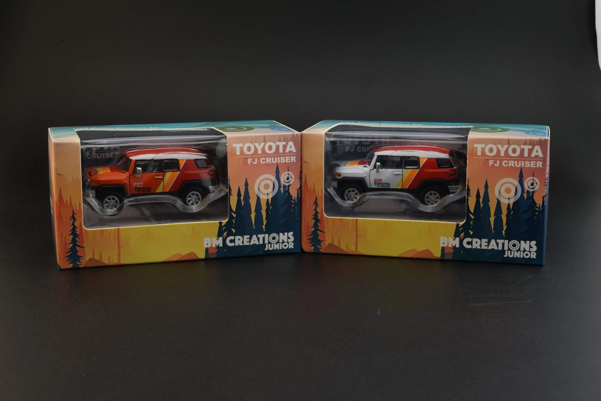BM Creations 1/64 - Toyota 2015 FJ Cruiser - White w/logo-LHD - Görsel 6