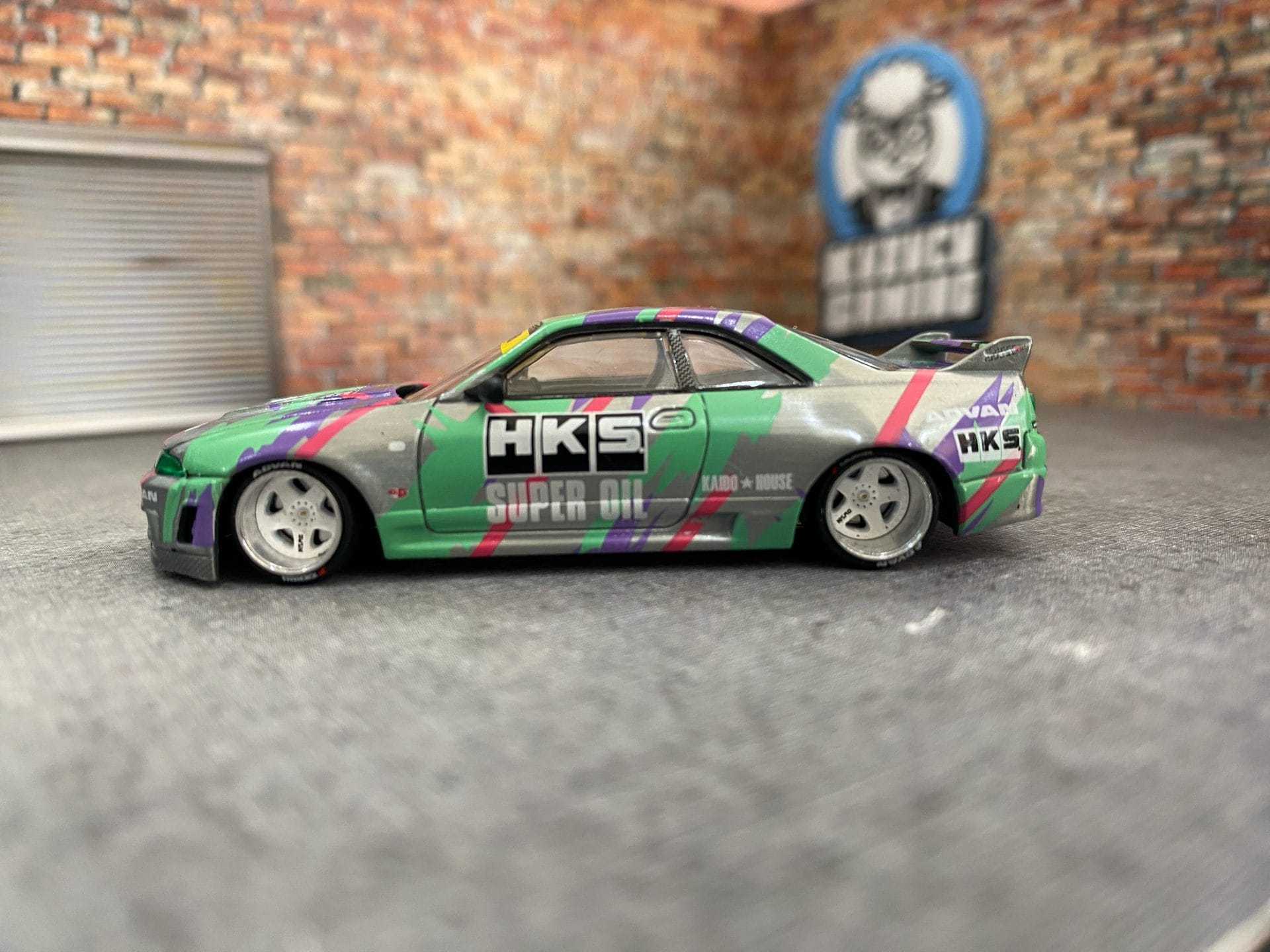 Mini GT - Chase! Mini GT x Kaido House Nissan Skyline GT-R R33 HKS