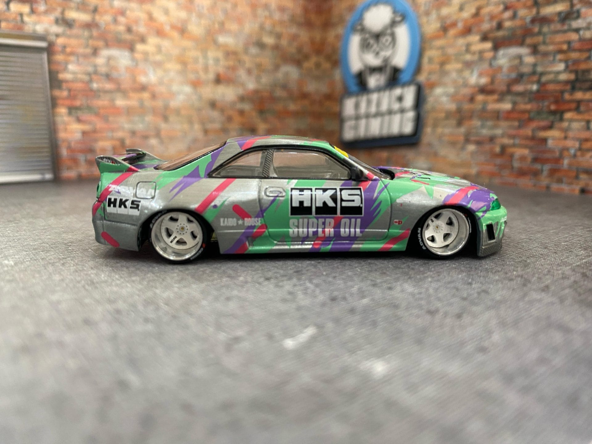 Mini GT - Chase! Mini GT x Kaido House Nissan Skyline GT-R R33 HKS