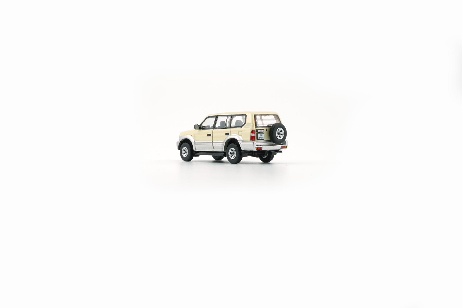BM Creations - Toyota Land Cruiser LC95 - Ivory Bond - 1/64 - 64B0356 - Görsel 7