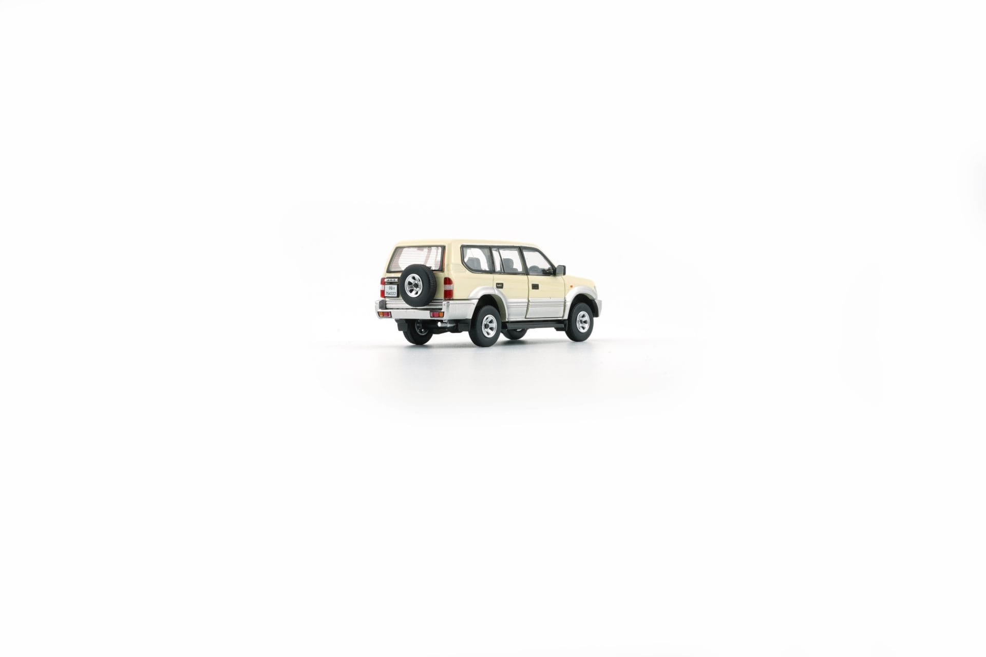 BM Creations - Toyota Land Cruiser LC95 - Ivory Bond - 1/64 - 64B0356 - Görsel 5