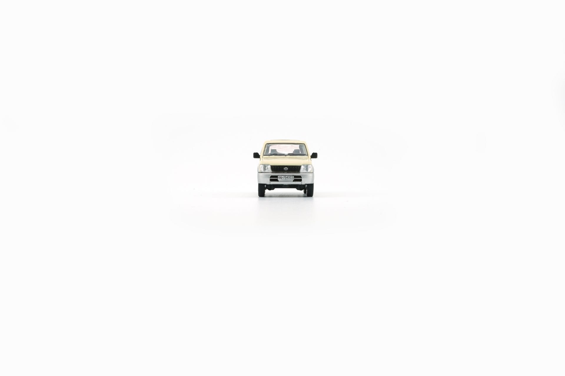 BM Creations - Toyota Land Cruiser LC95 - Ivory Bond - 1/64 - 64B0356 - Görsel 2