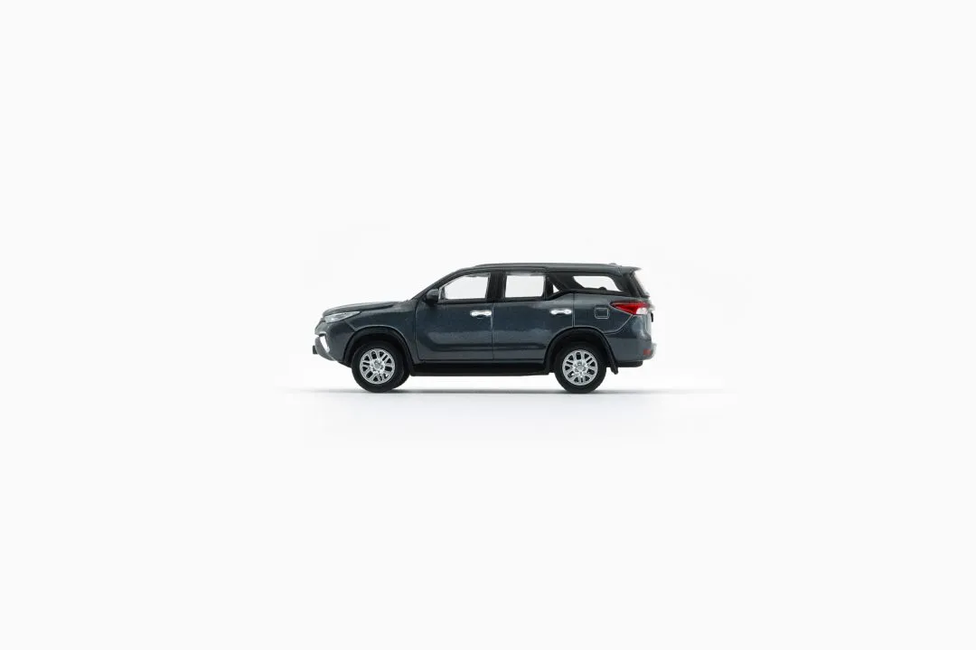BM Creations - Toyota Fortuner 2018 Dark Gray Silver LHD – 64B0476 - 1/64 - Görsel 3